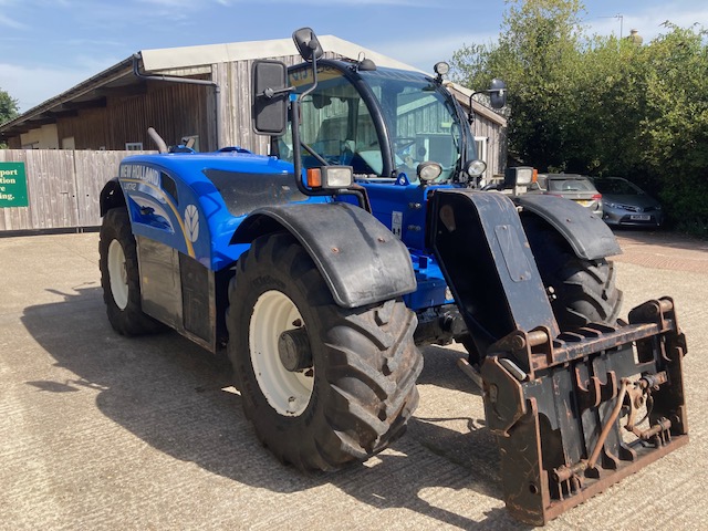 NEW HOLLAND LM7.42 ELITE TELESCOPIC HANDLER - Francis Bugler Ltd