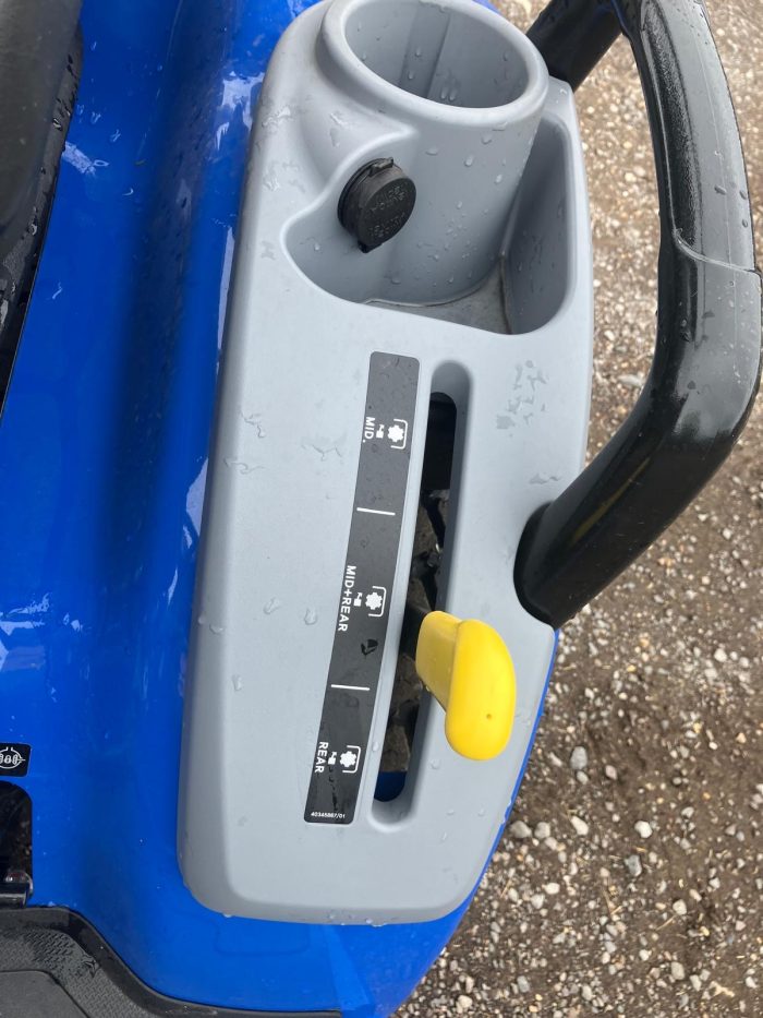 NEW HOLLAND BOOMER 25 COM TRACTOR - Image 6