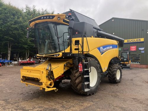 NEW HOLLAND CX8.80 COMBINE HARVESTER