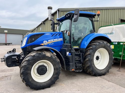 NEW HOLLAND T7.225 AC TRACTOR