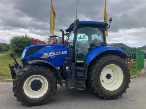 NEW HOLLAND T7.225 AC TRACTOR