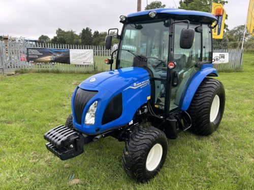 NEW HOLLAND BOOMER 35 CAB COMPACT TRACTOR